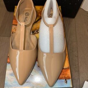 NEW Bella Vita Darby Nude Patent Leather Flats